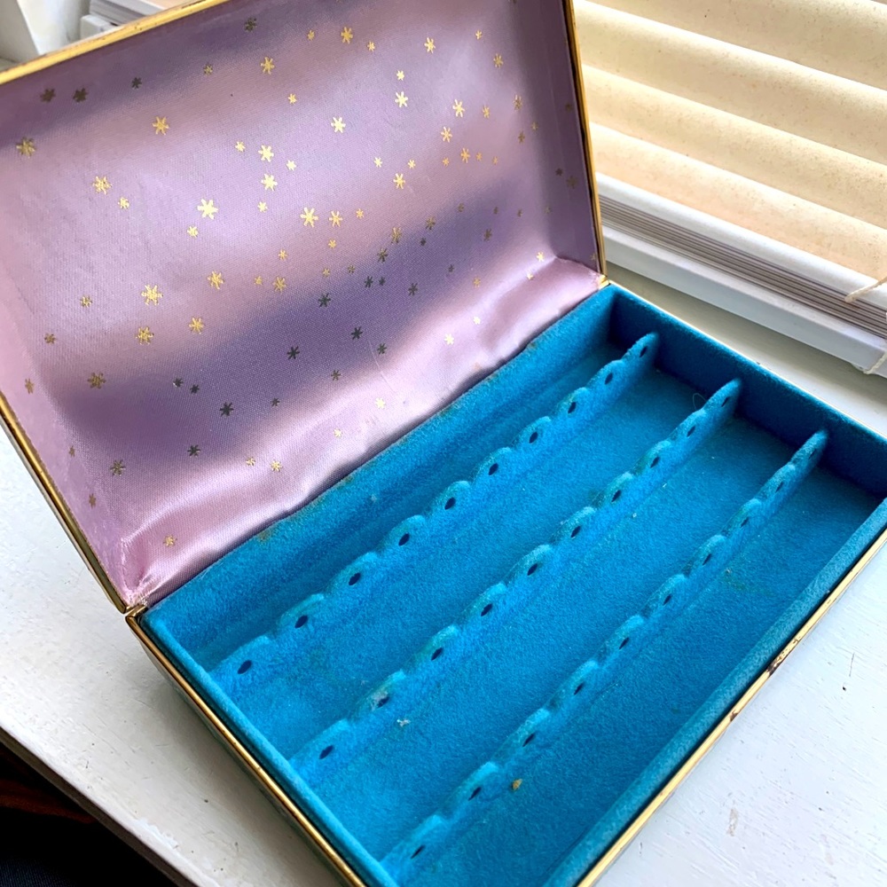 Earring box